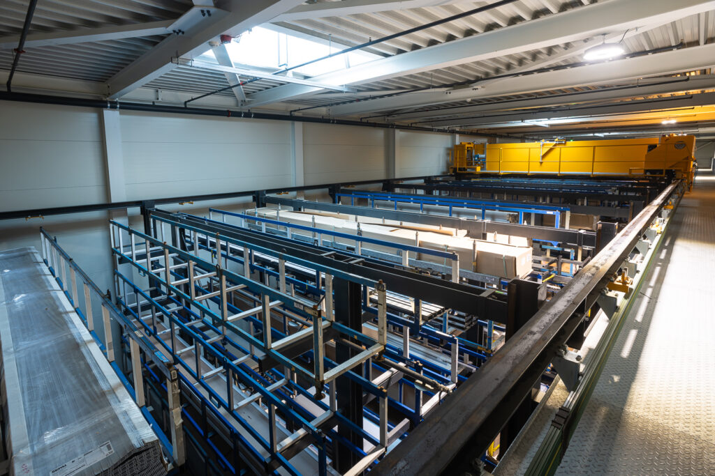 Foto des MATT TOP - Automatisiertes Überfahrlager für Aepli Metallbau in Gossau - Fehr Lagerlogistik