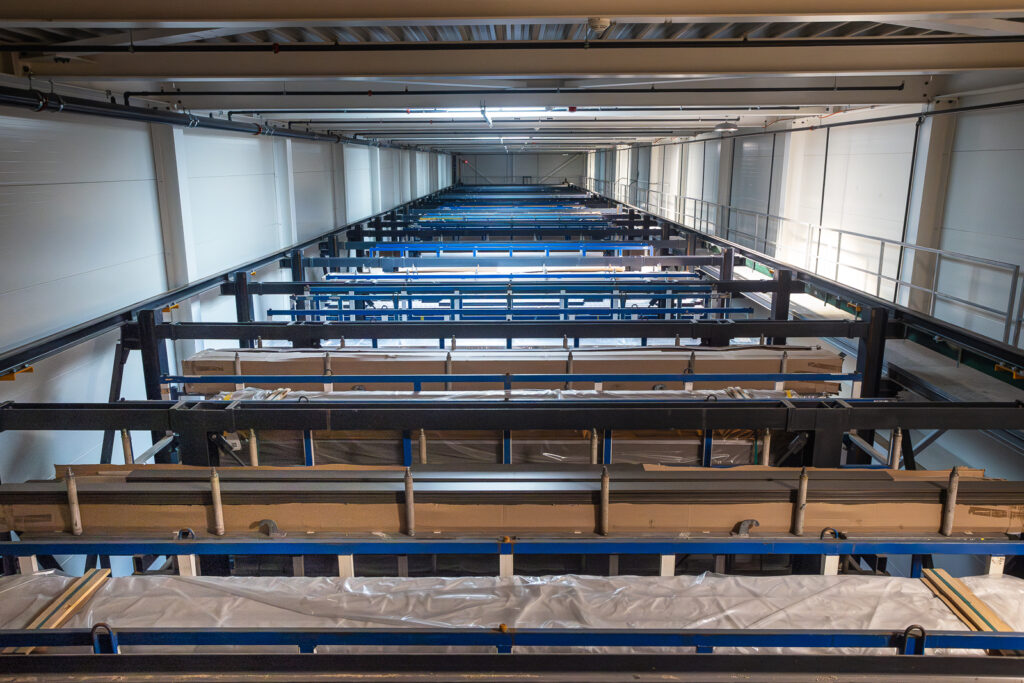 Foto des MATT TOP - Automatisiertes Überfahrlager für Aepli Metallbau in Gossau - Fehr Lagerlogistik