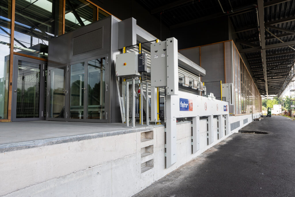 Photo of the Fehr commissioning tower with telescope and excavation device at Baumgartner Fenster in Hagendorn, Cham