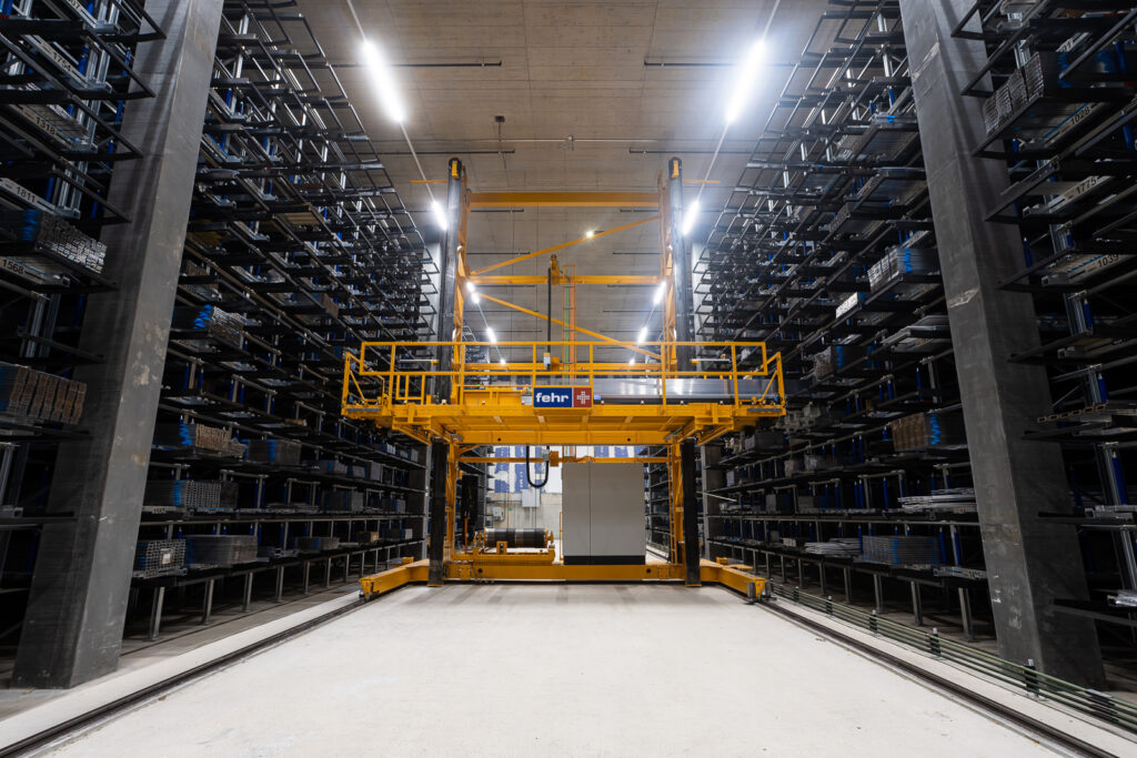 Photo of the Fehr honeycomb warehouse in the basement for aluminum profiles at Baumgartner Fenster in Hagendorn, Cham