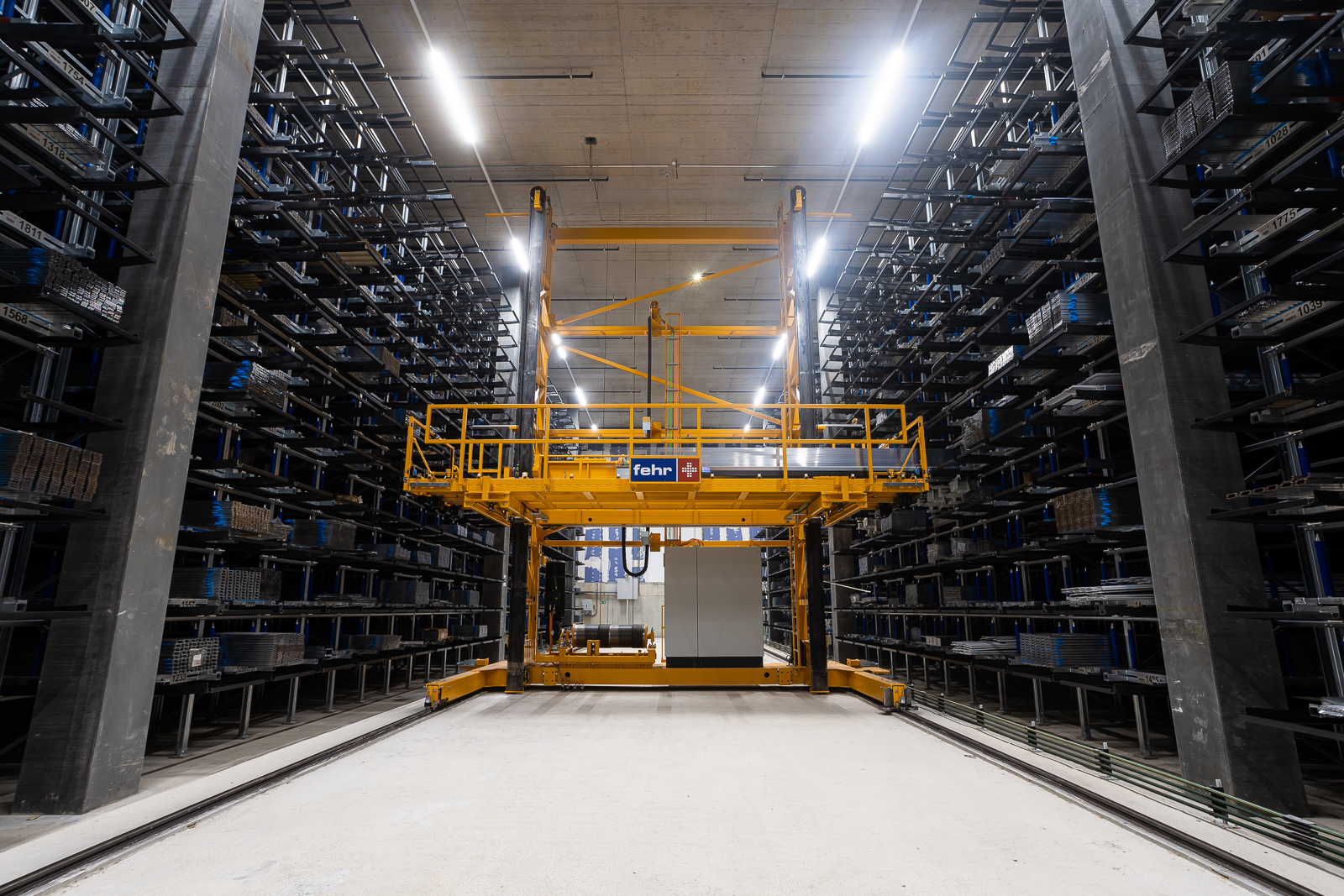 Photo of the Fehr honeycomb warehouse in the basement for aluminum profiles at Baumgartner Fenster in Hagendorn, Cham