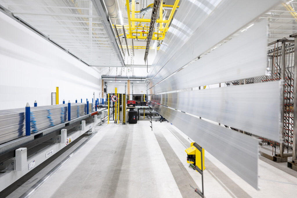 Photo of the goods delivery station for manual removal of the profiles at Baumgartner Fenster in Hagendorn, Cham