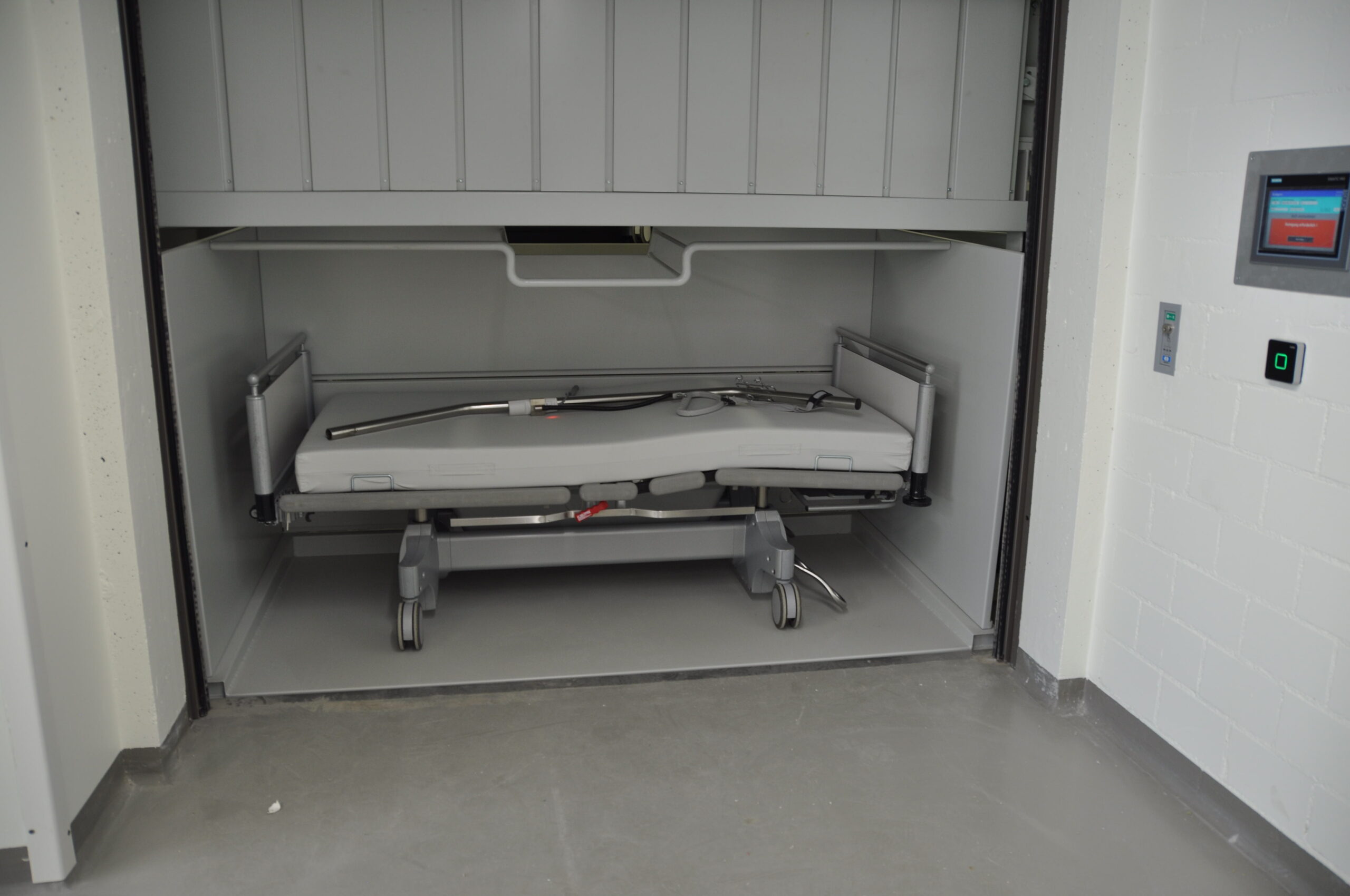 Solution spéciale Fehr Clinic Lift de la tour de lits automatisée pour l'hôpital municipal de Triemli à Zurich