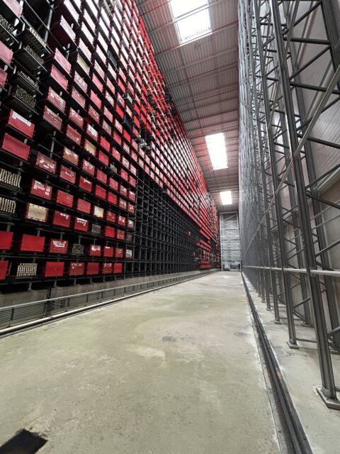 Foto des Fehr Wabenlager für Langgut in der Holz-Alu-Produktion bei Internorm Bauelemente GmbH in Lannach